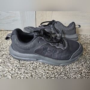 Youth Under Armour Shoes sz 6
